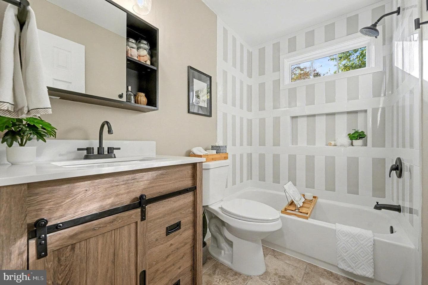 9269 George Street photo 15