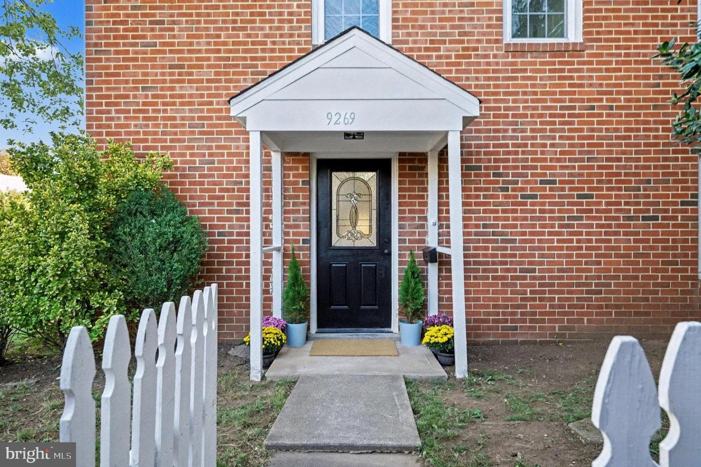 9269 George Street photo 2