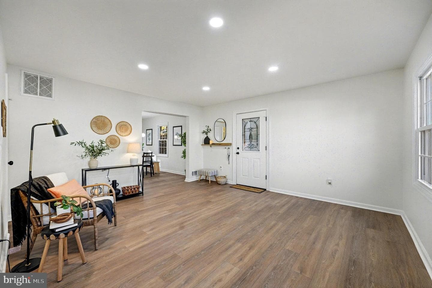 9269 George Street photo 4
