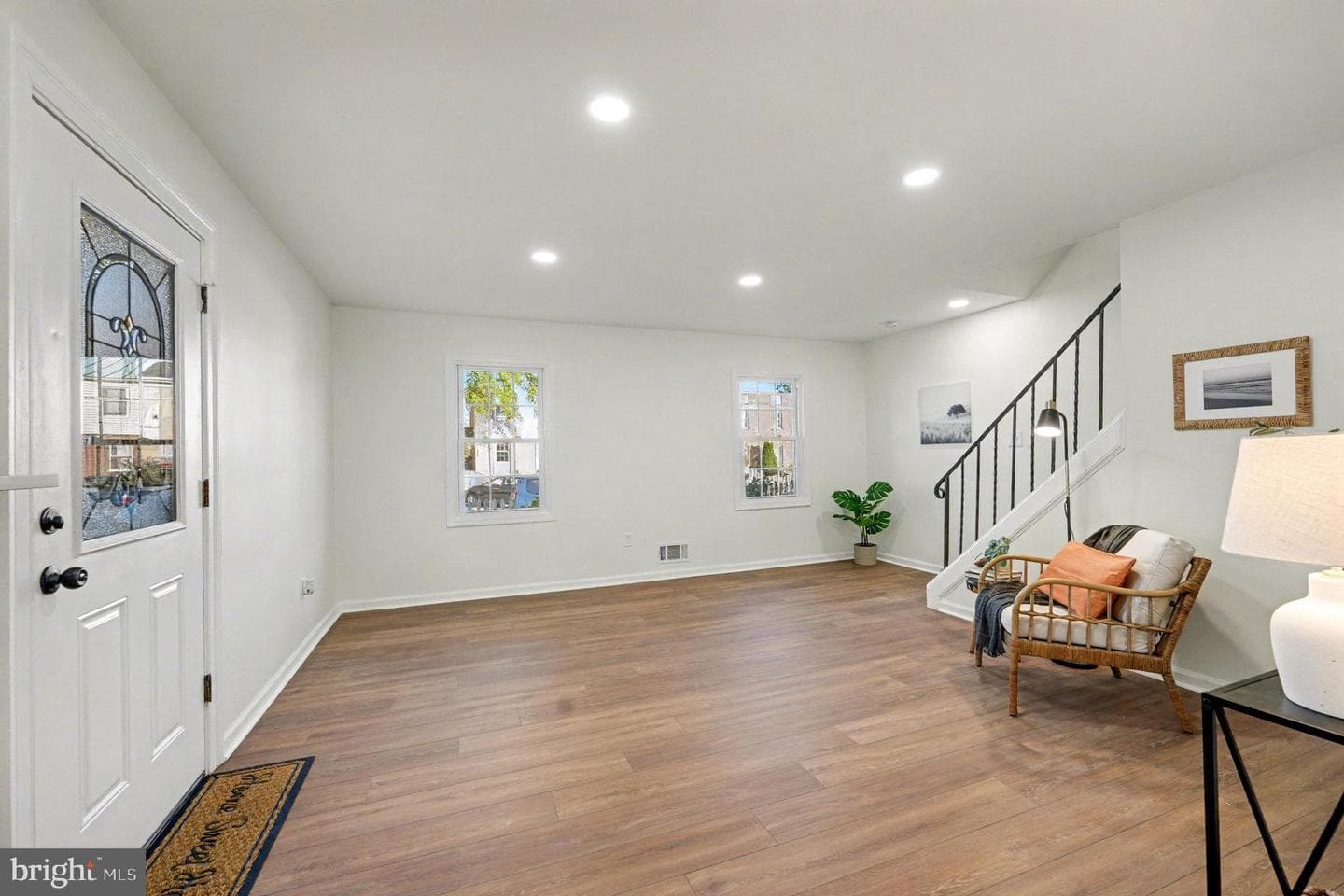 9269 George Street photo 5