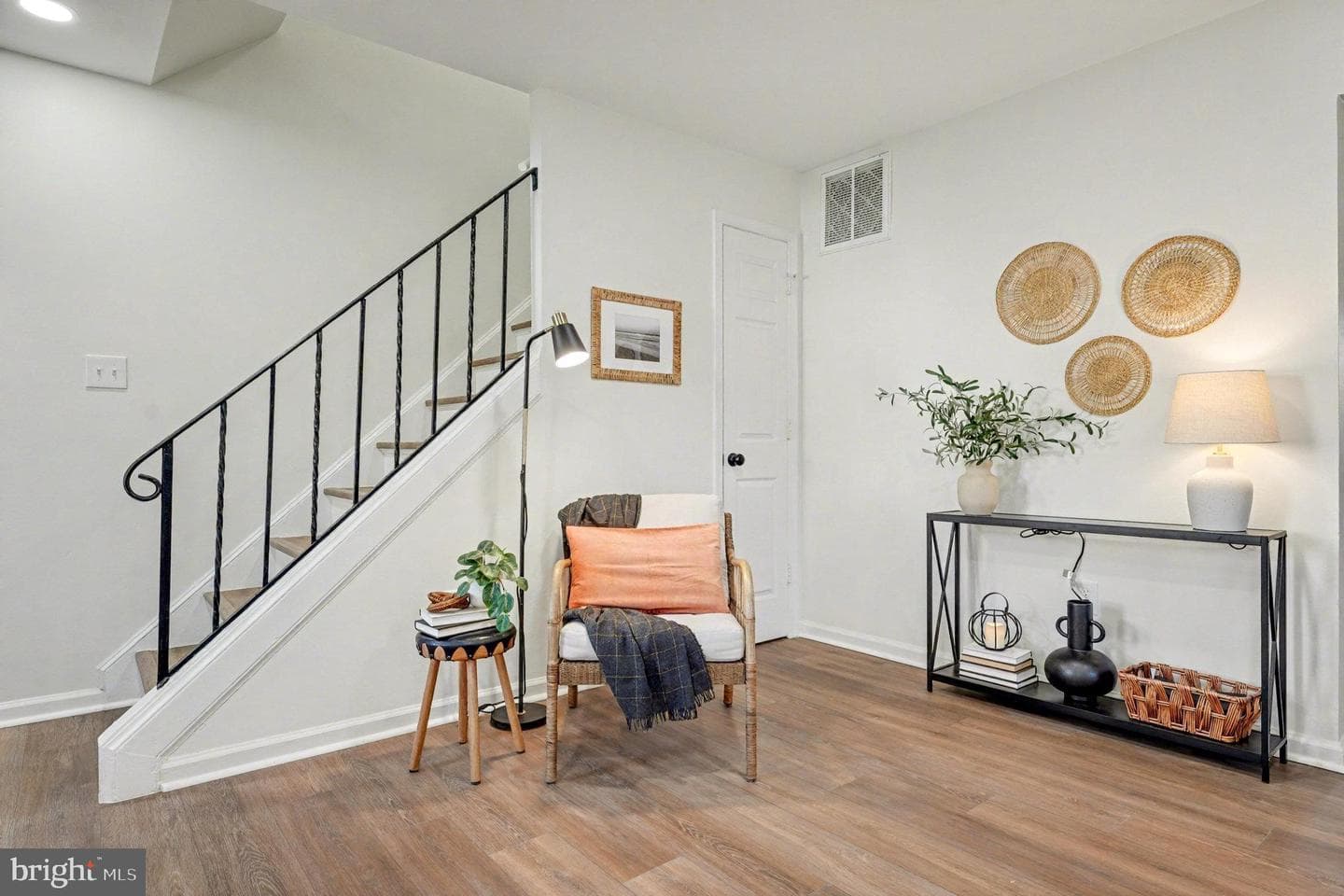 9269 George Street photo 6