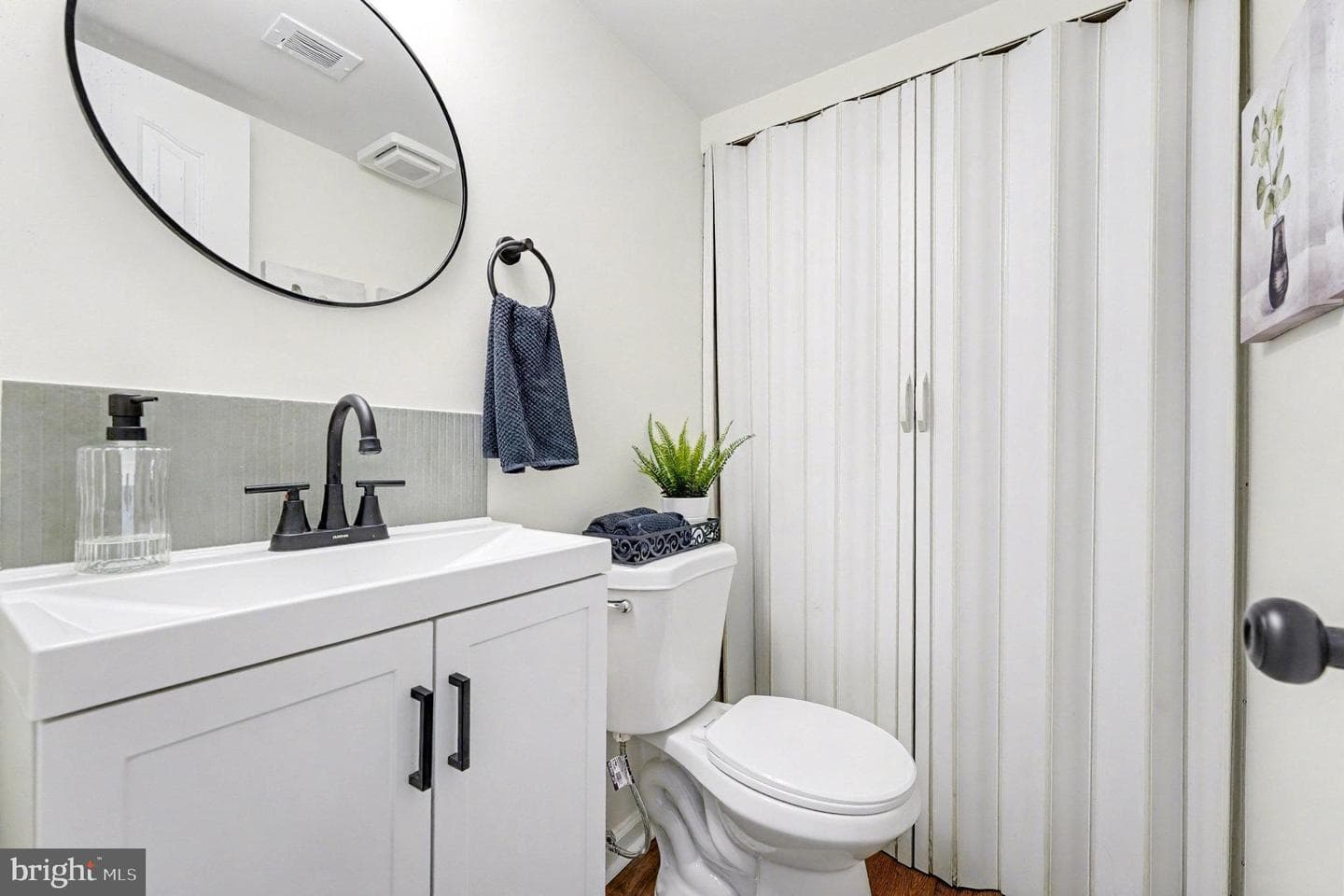 9269 George Street photo 7