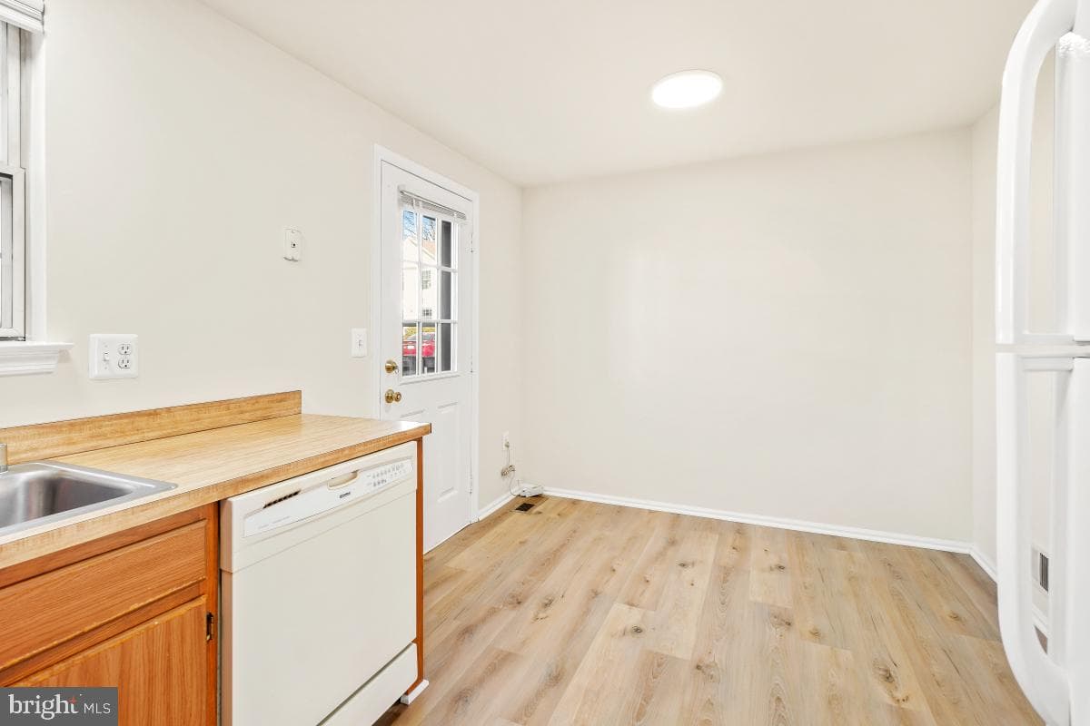 8431 Georgian Court photo 11