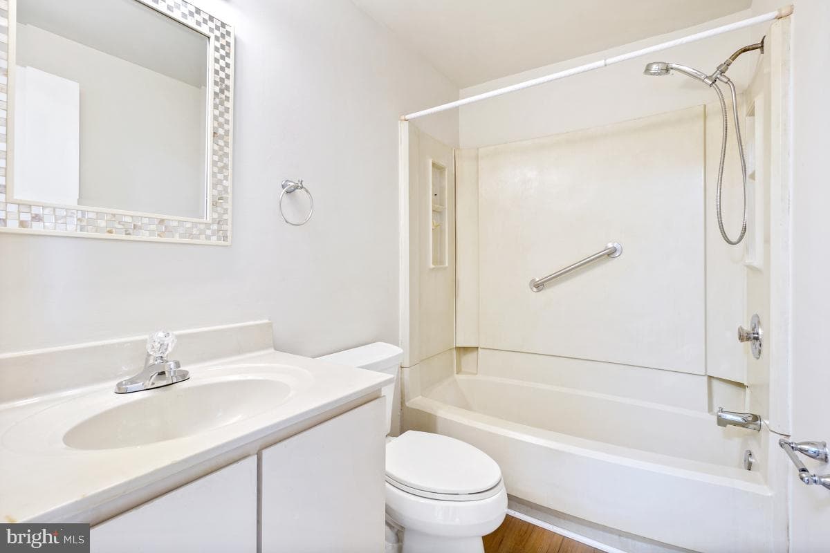 8431 Georgian Court photo 17