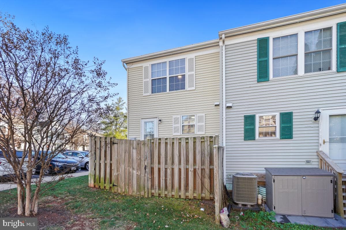 8431 Georgian Court photo 2