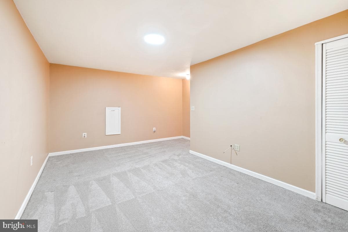 8431 Georgian Court photo 20