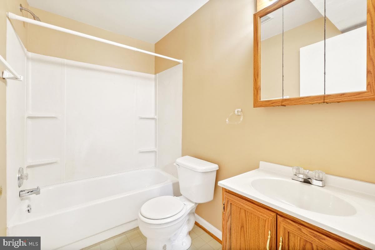 8431 Georgian Court photo 21