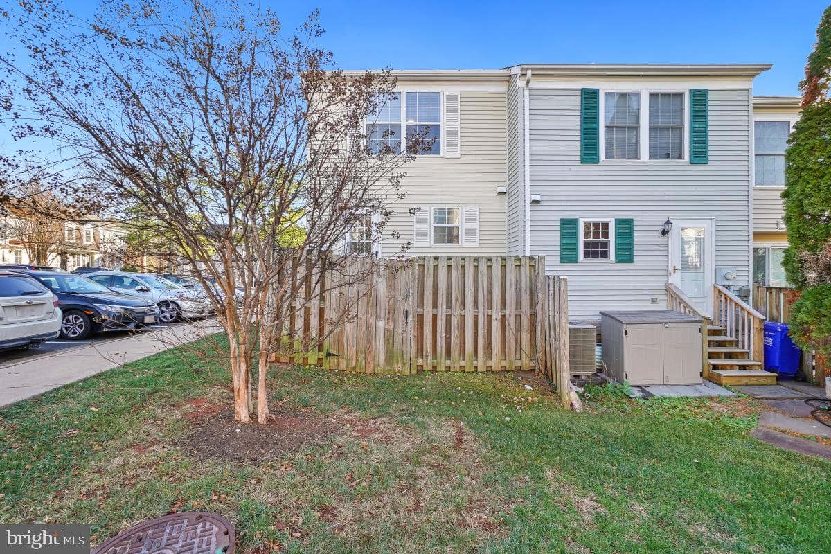 8431 Georgian Court photo 23