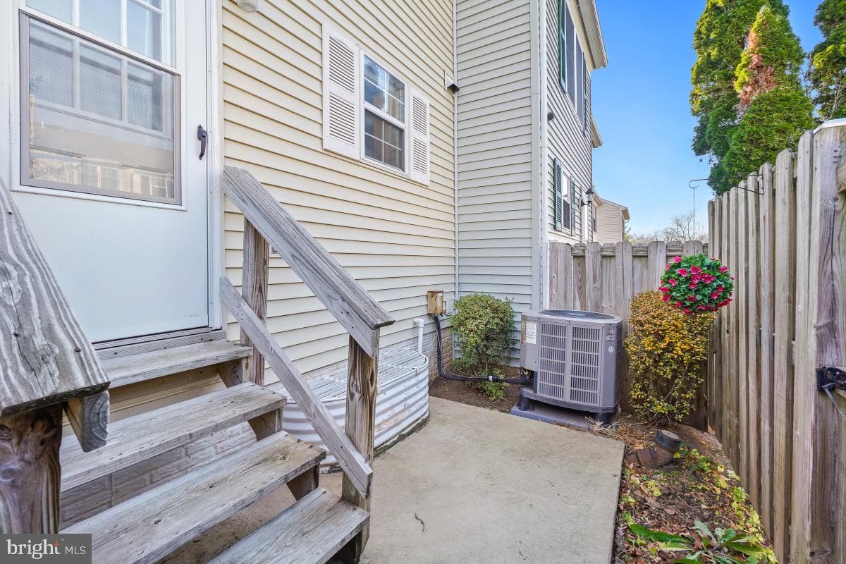 8431 Georgian Court photo 24