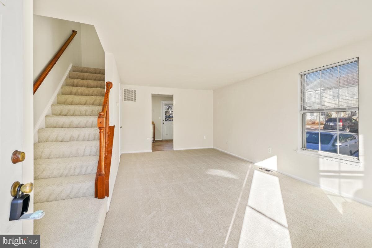 8431 Georgian Court photo 3
