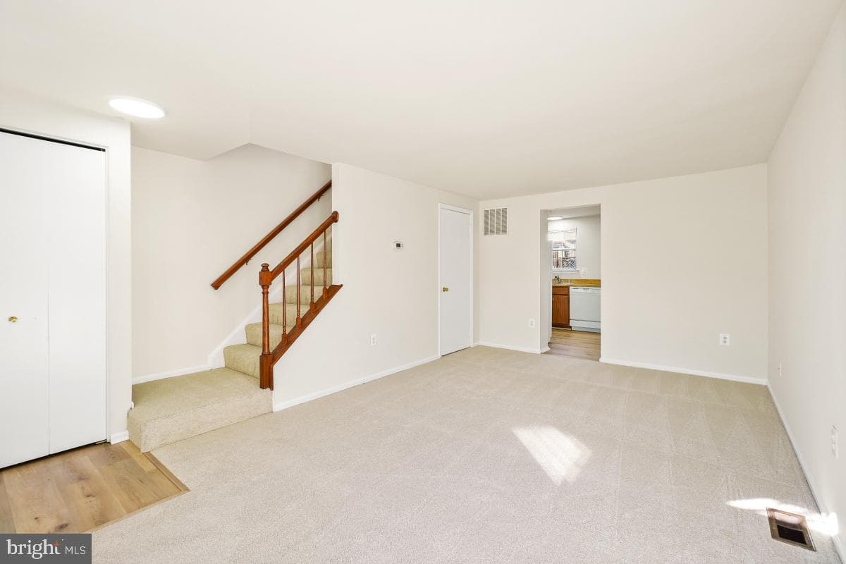 8431 Georgian Court photo 4