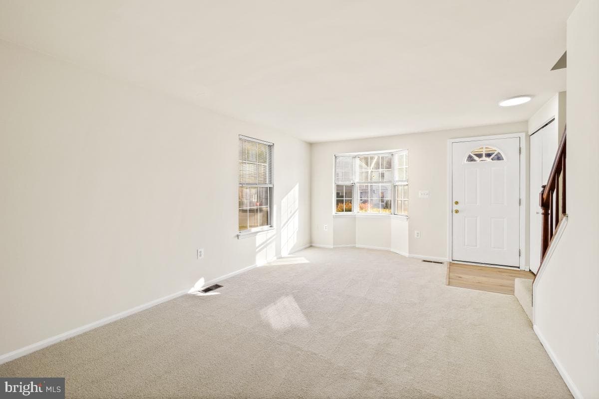 8431 Georgian Court photo 6