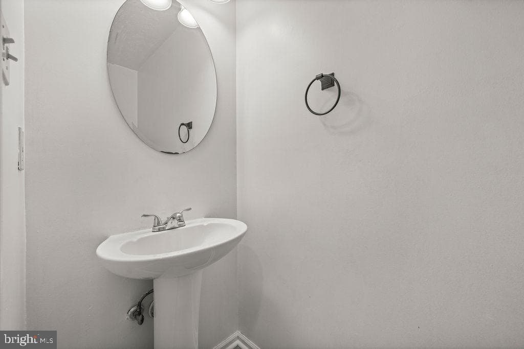 8504 Saddle Court photo 24