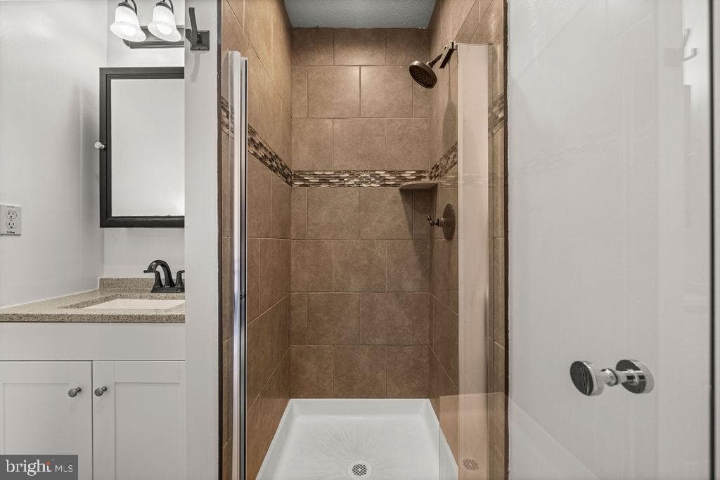 8504 Saddle Court photo 29