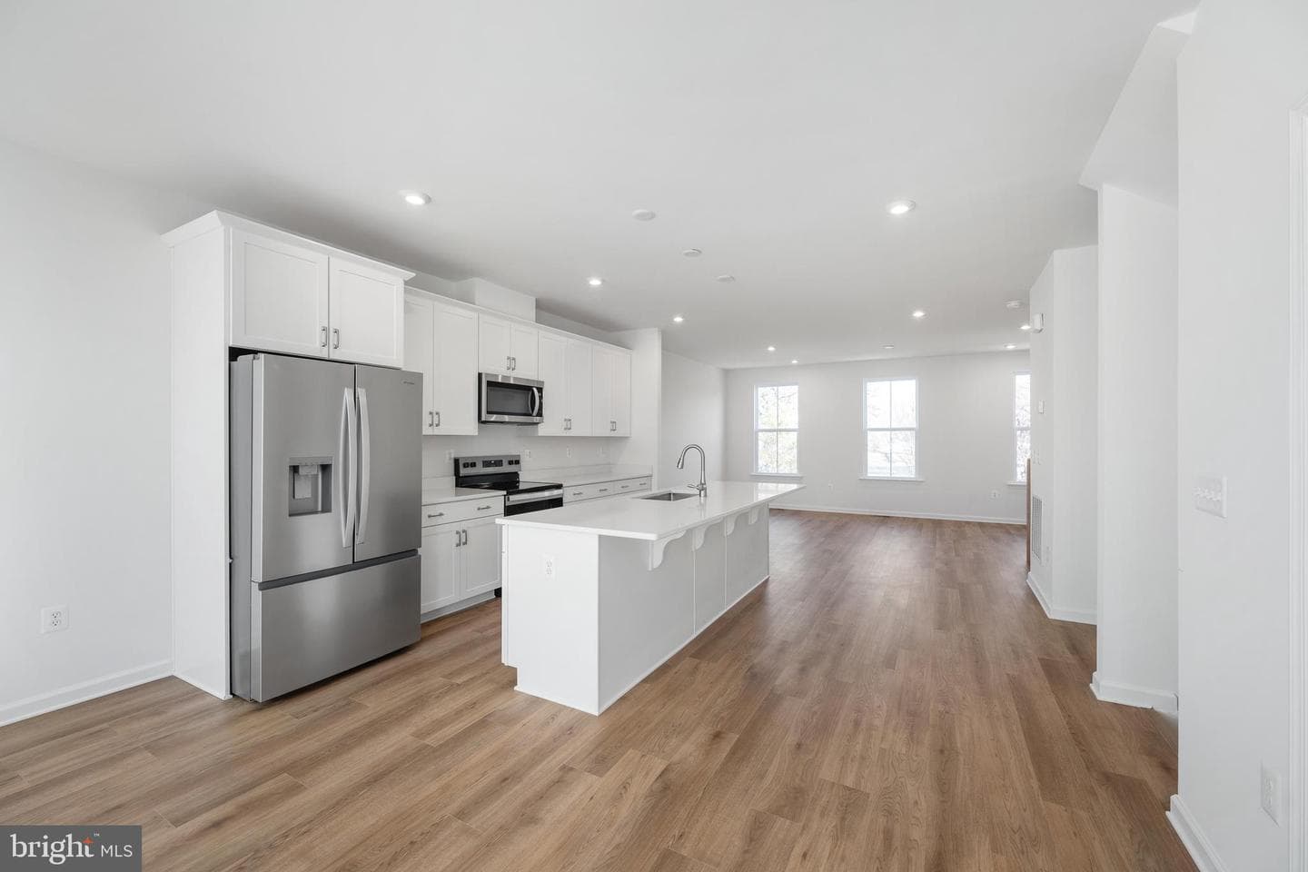 10157 Queens Way photo 10