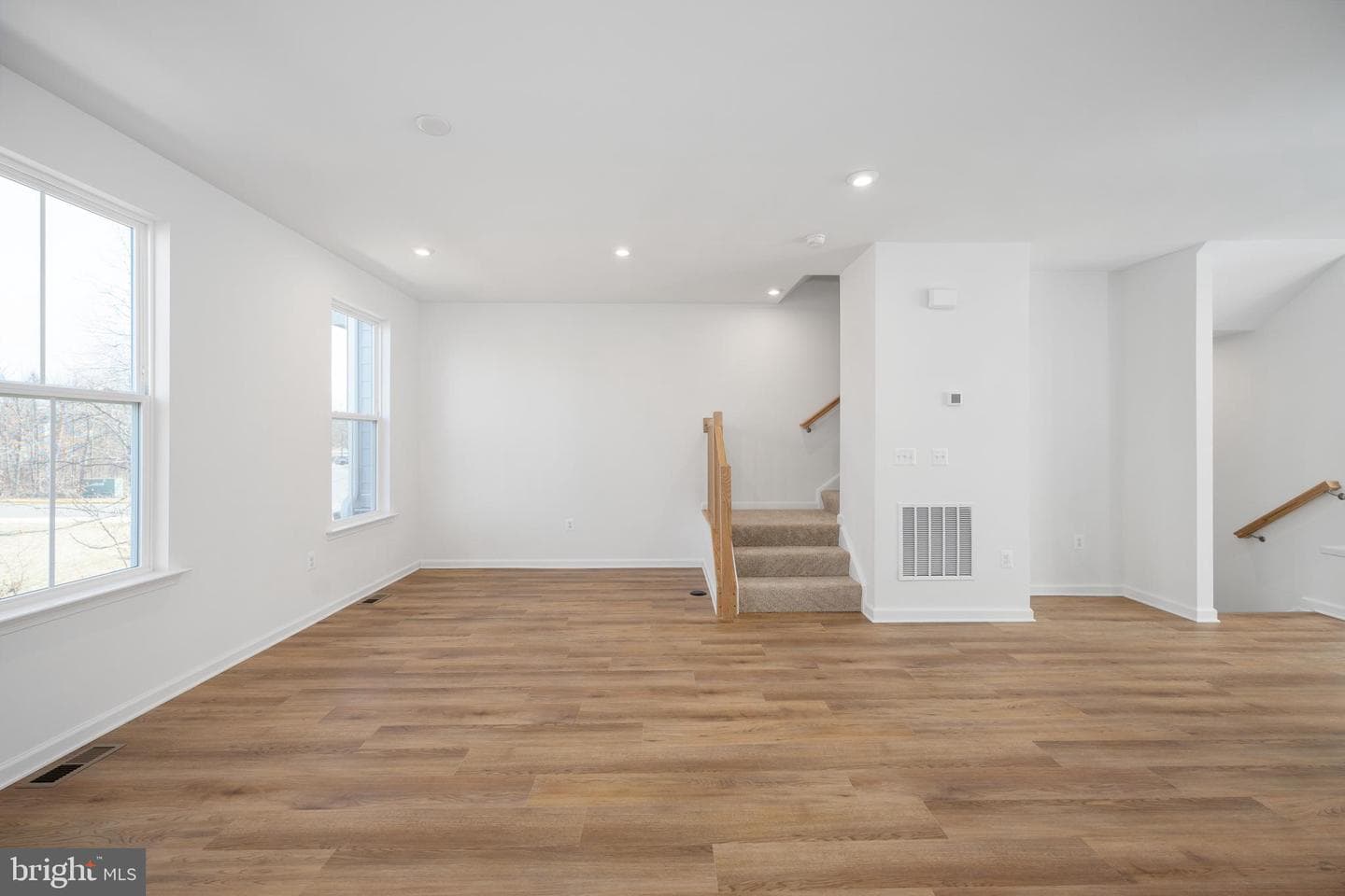 10157 Queens Way photo 4