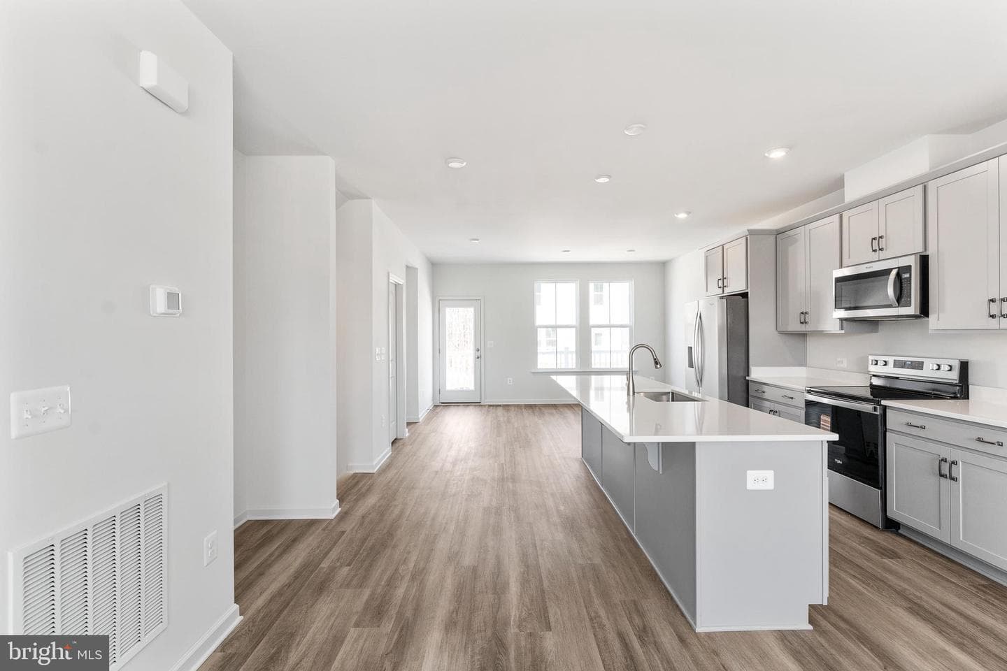 10161 Queens Way photo 19