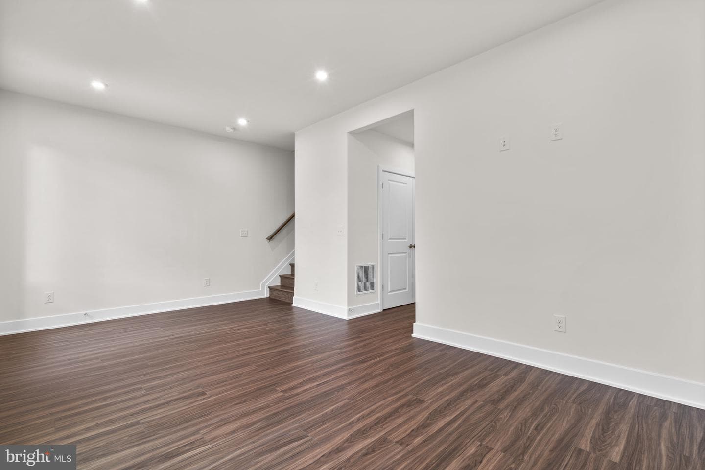 9719 Grant Avenue photo 29
