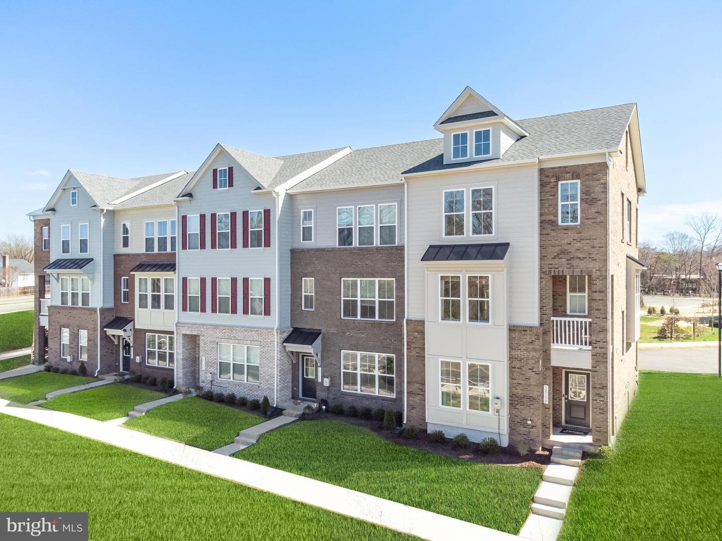 10150 Queens Way photo 3