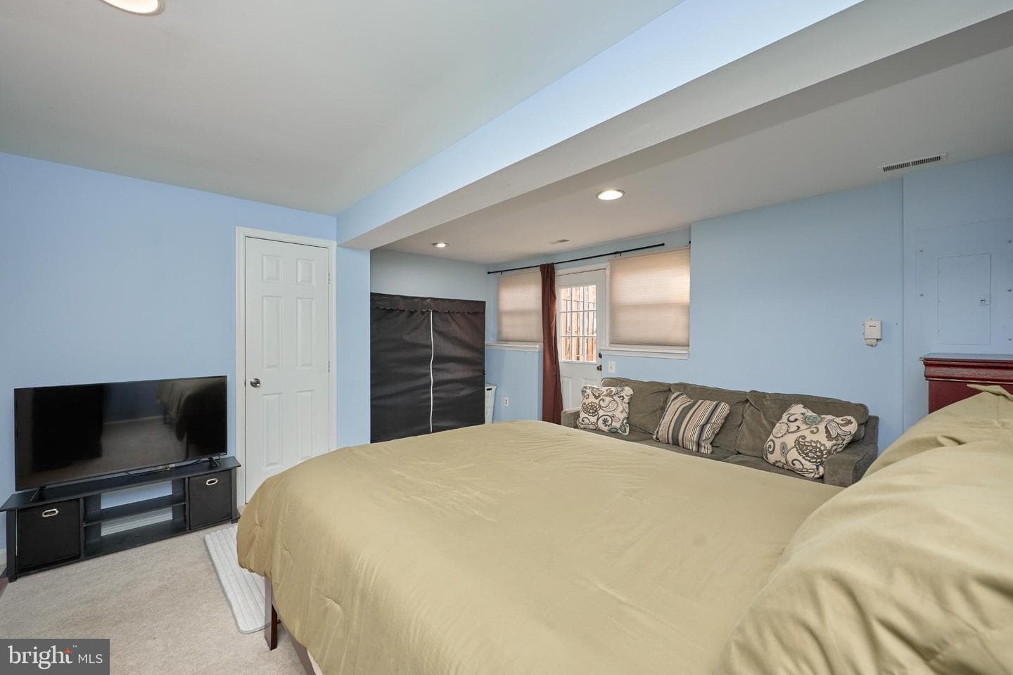 9811 Mock Orange Court photo 22