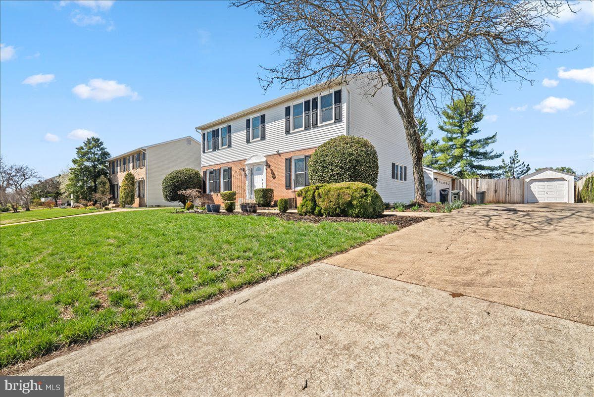8896 Sweetbriar photo 4