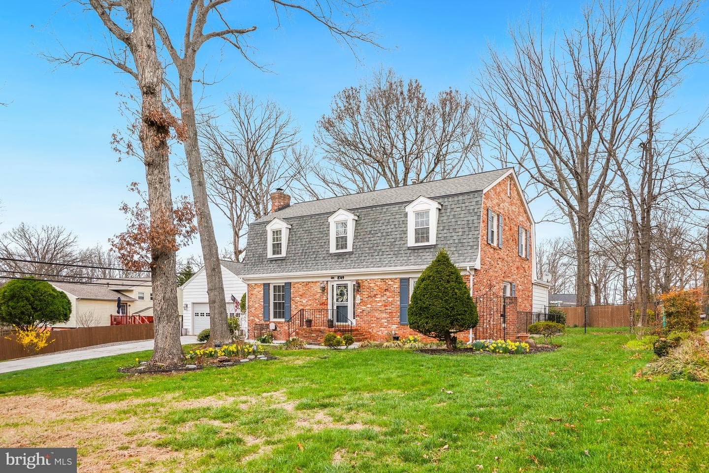 8749 Weir Street photo 3