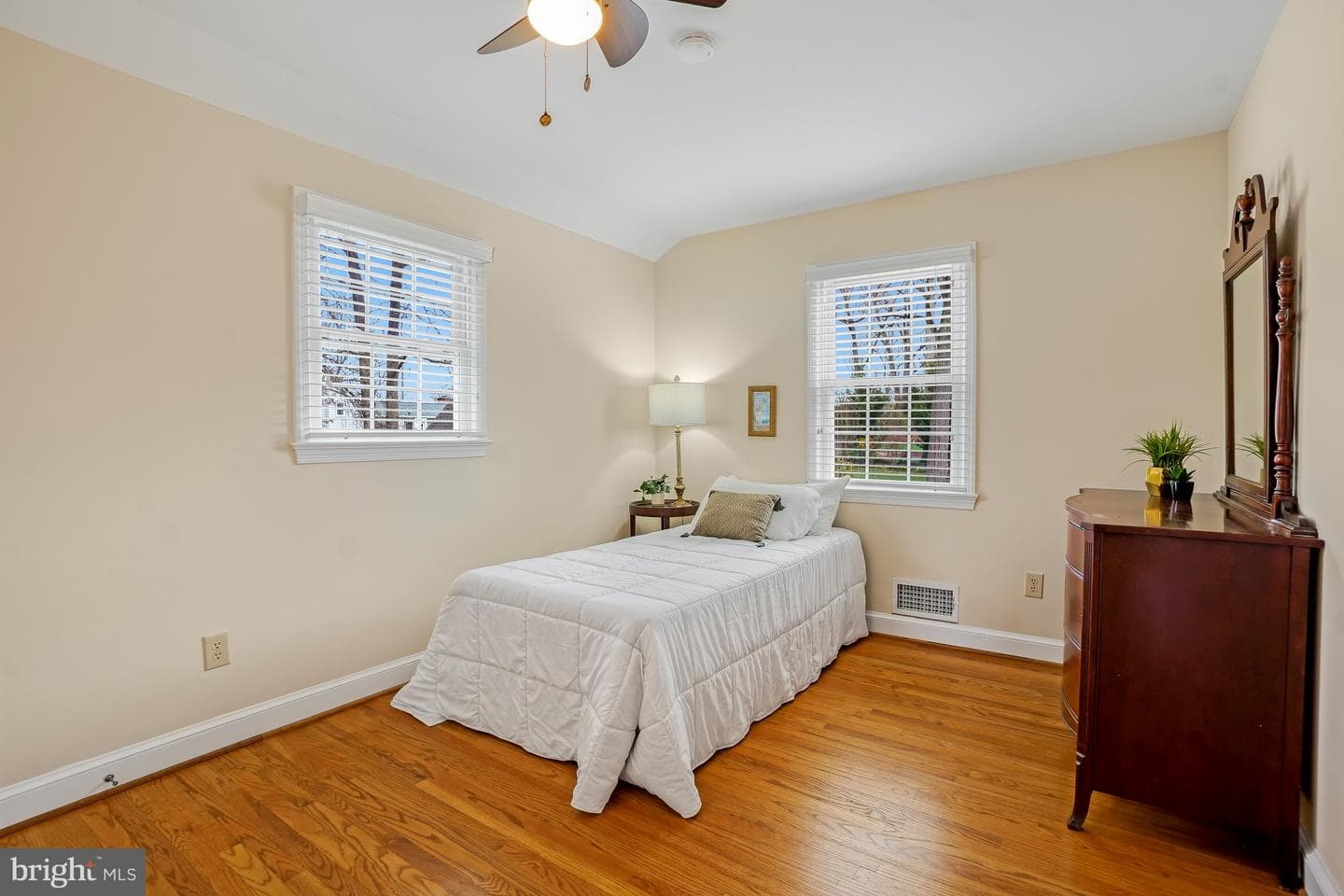 8749 Weir Street photo 37