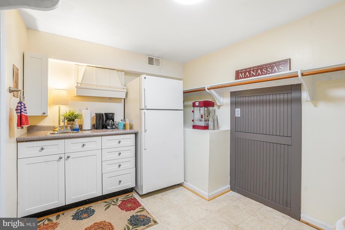 8749 Weir Street photo 45