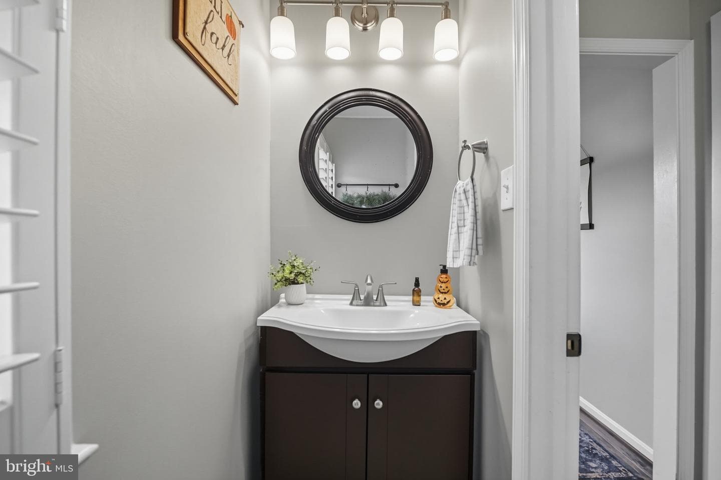 9105 Ewell Street photo 28
