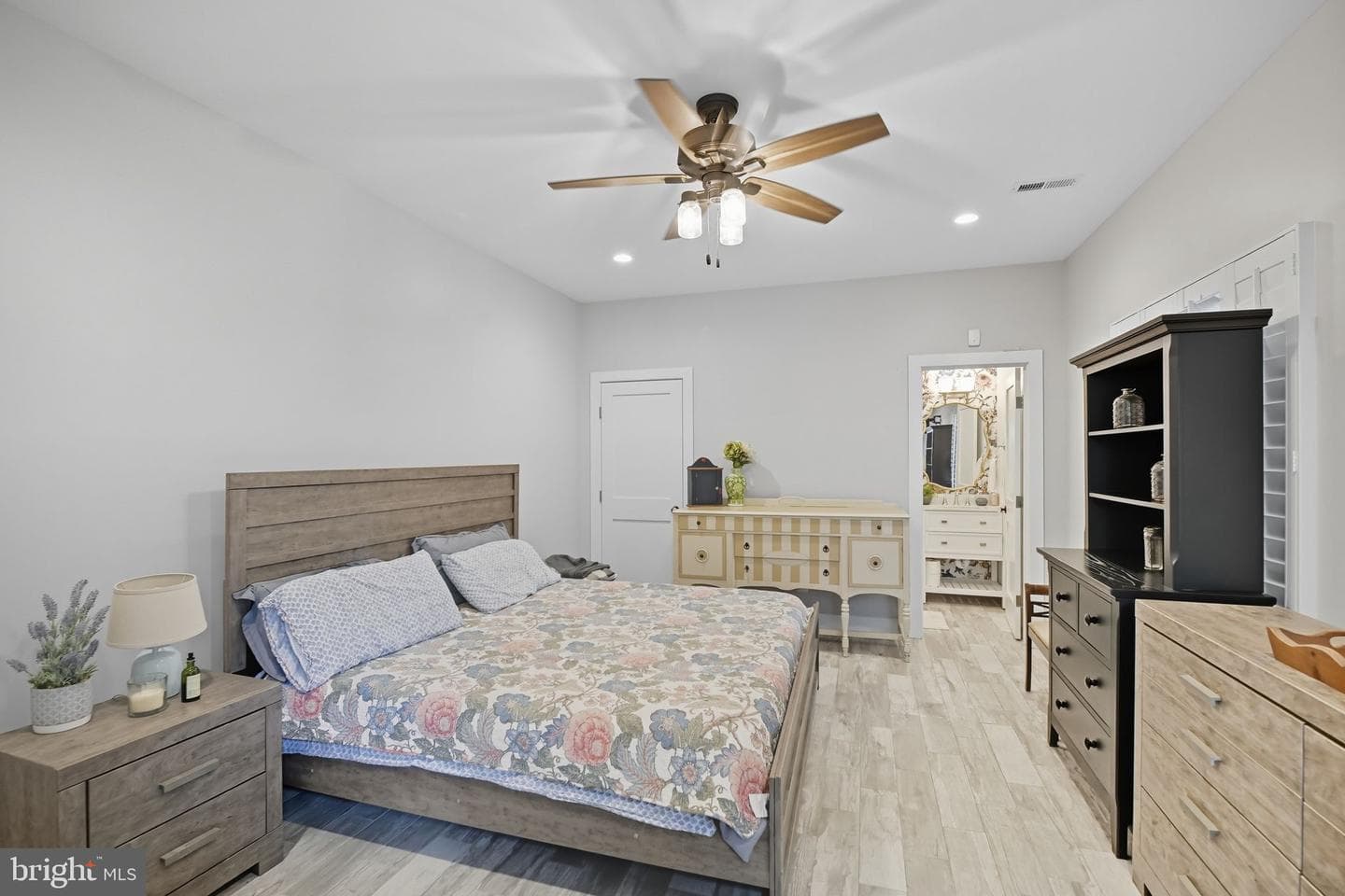 9105 Ewell Street photo 79