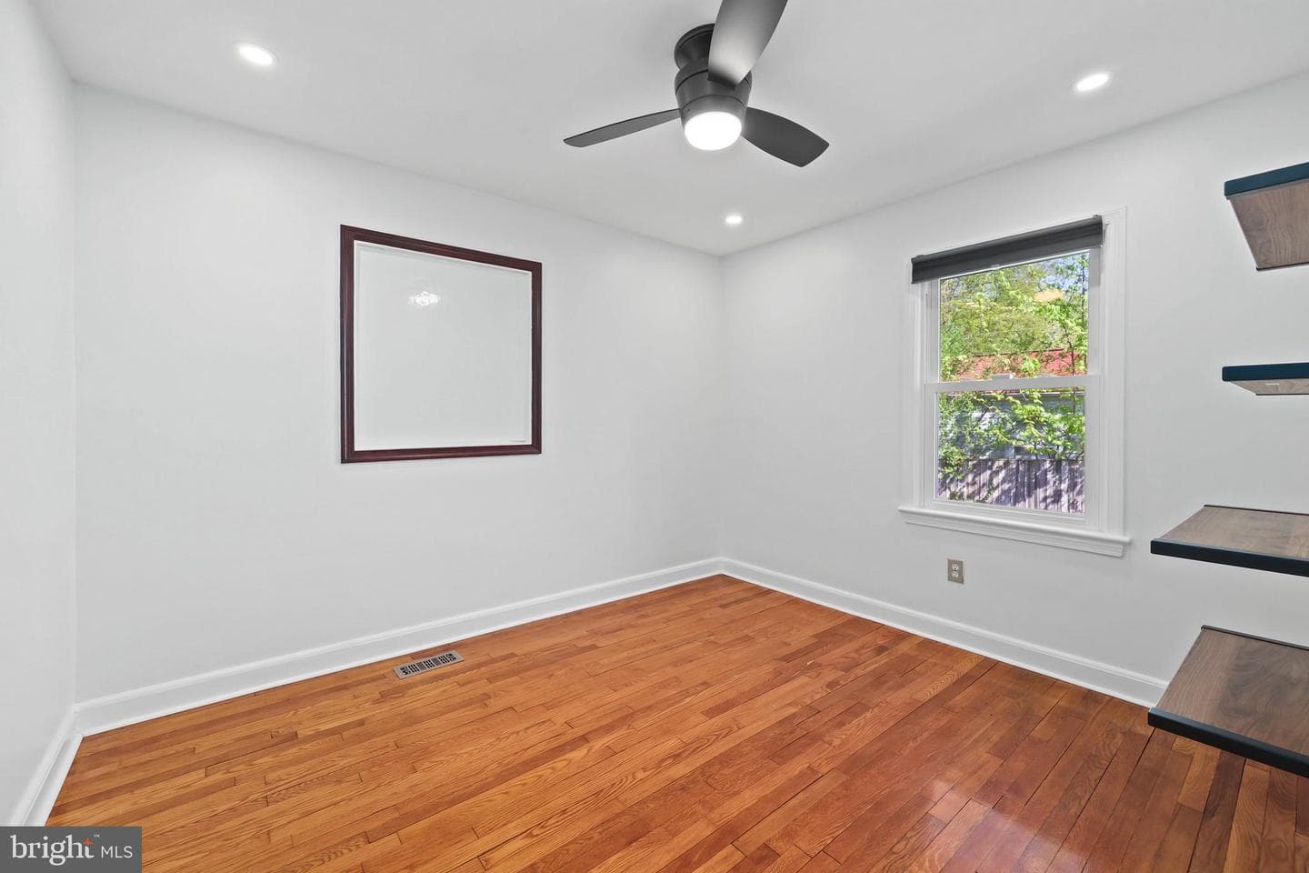 9106 Battle Street photo 17