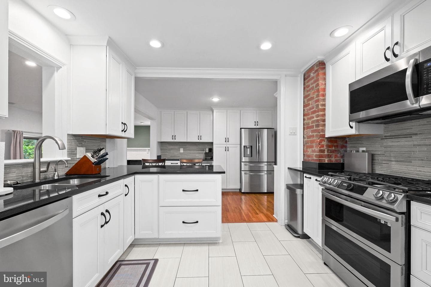 9106 Battle Street photo 22