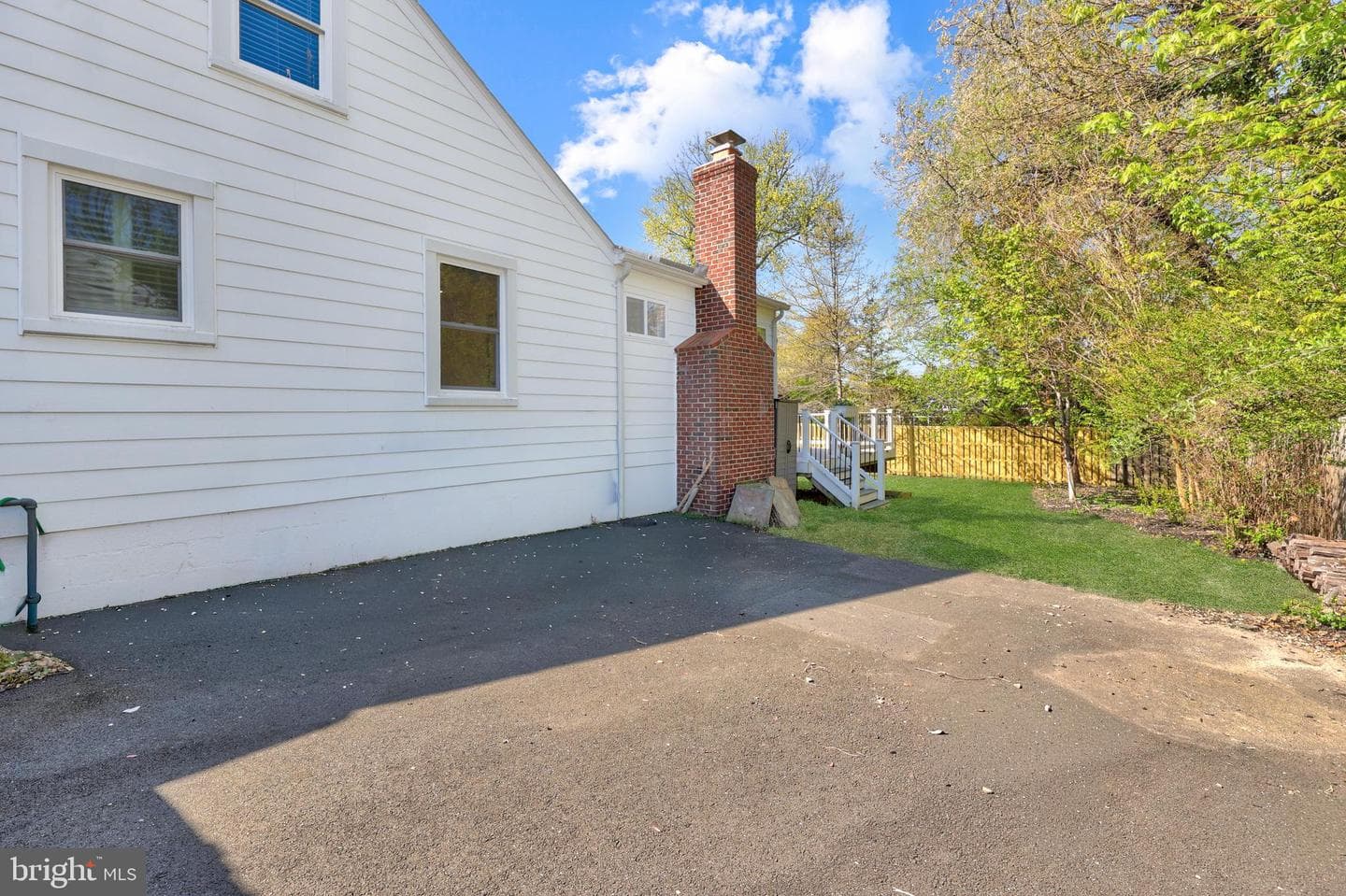 9106 Battle Street photo 6