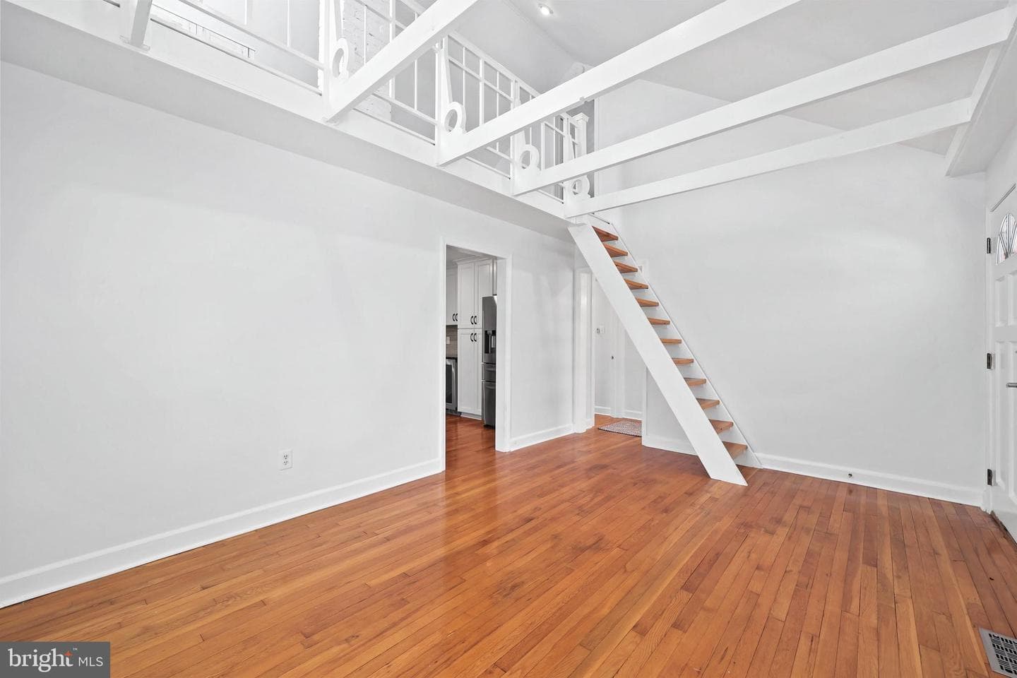 9106 Battle Street photo 9