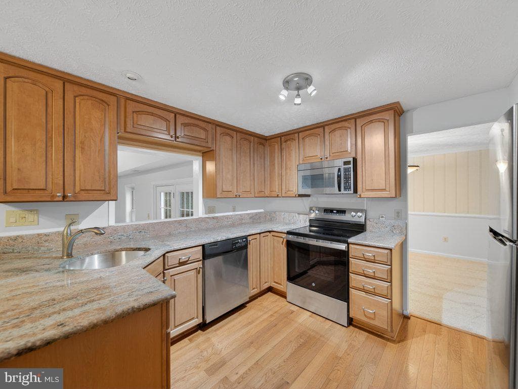 9136 Karlo Street photo 18