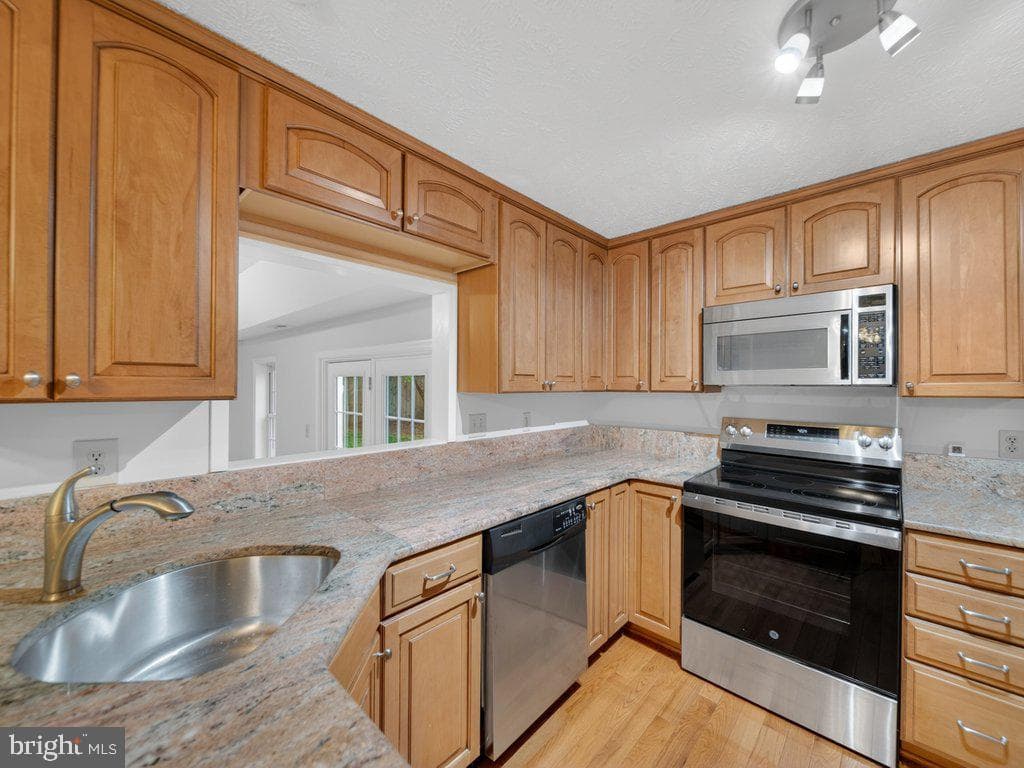 9136 Karlo Street photo 21