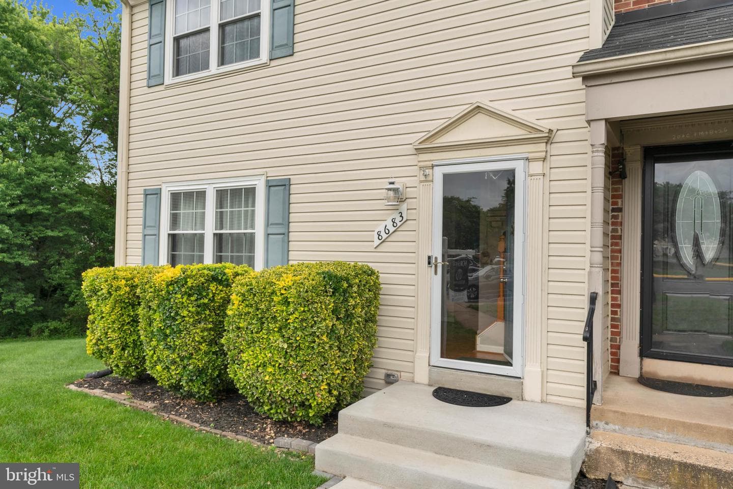 8683 Point Of Woods Drive photo 2