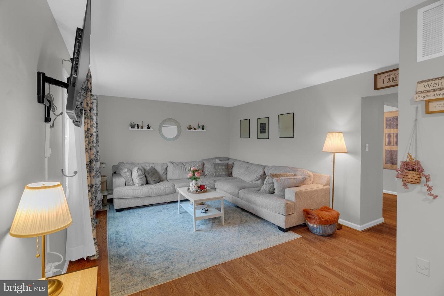 8683 Point Of Woods Drive photo 5