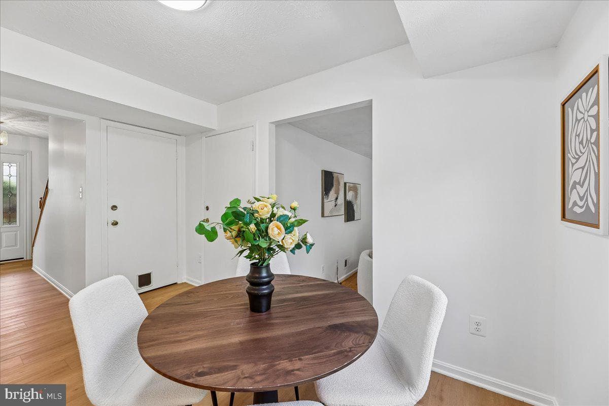 8746 Country Ln photo 12