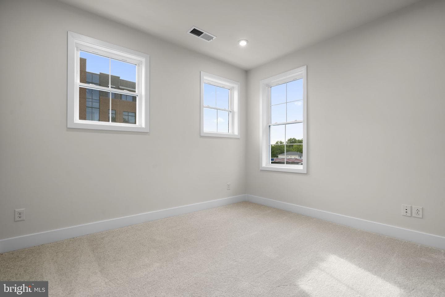9615 Grant Avenue photo 32