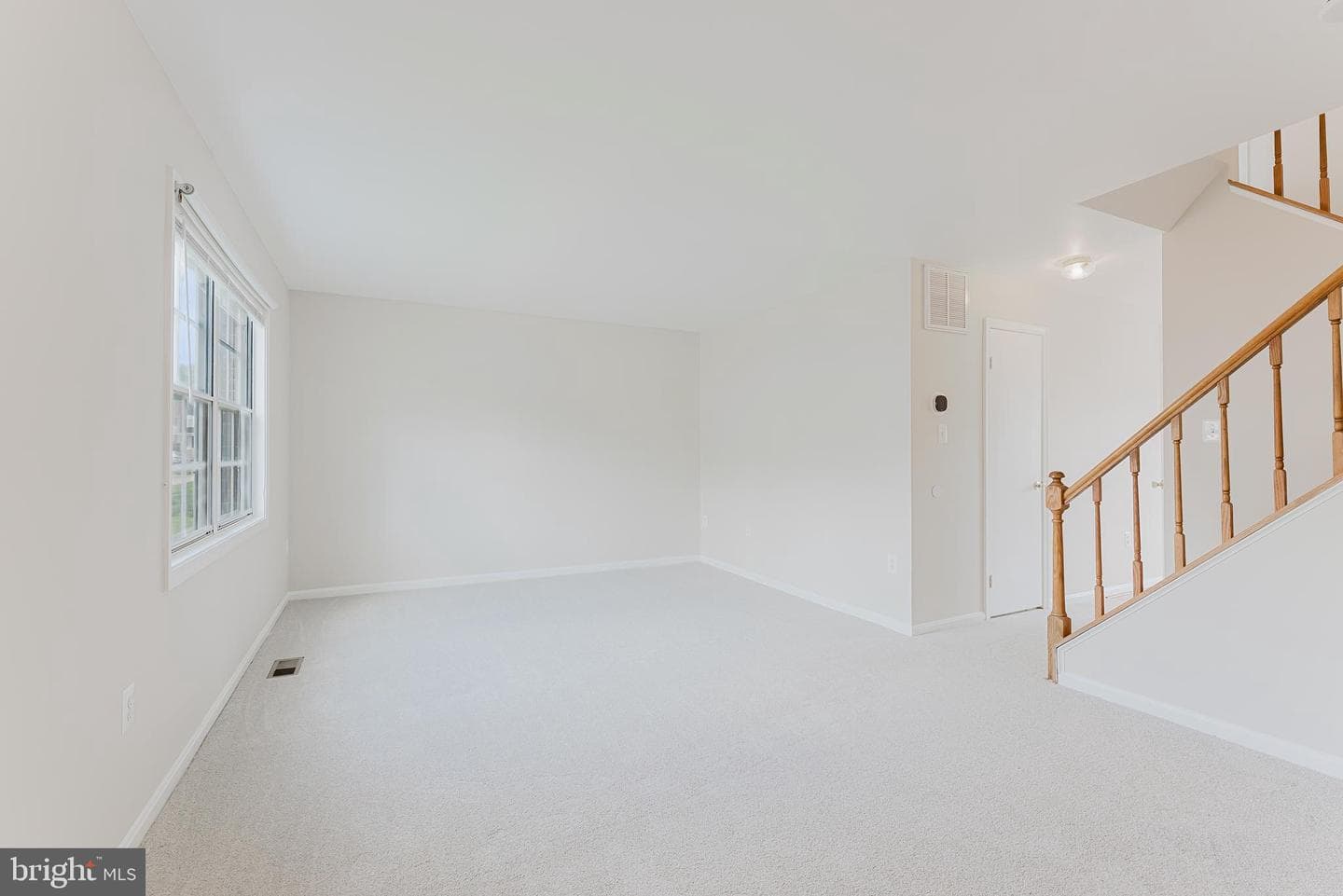 8696 Carlton Drive photo 5