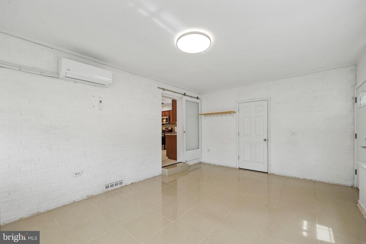 8909 Weir Street photo 13