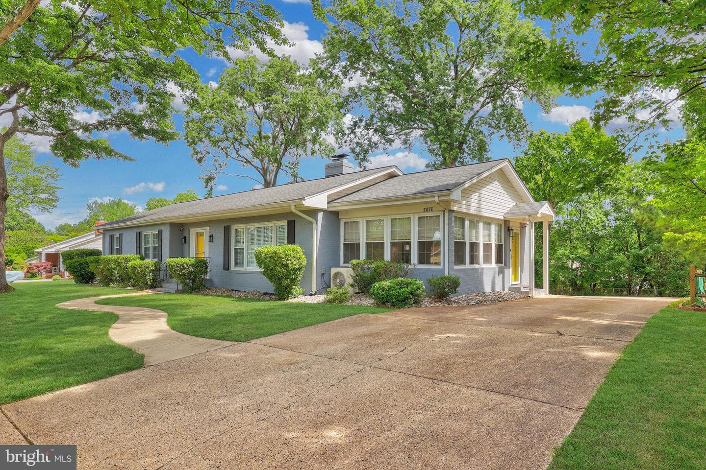 8909 Weir Street photo 2