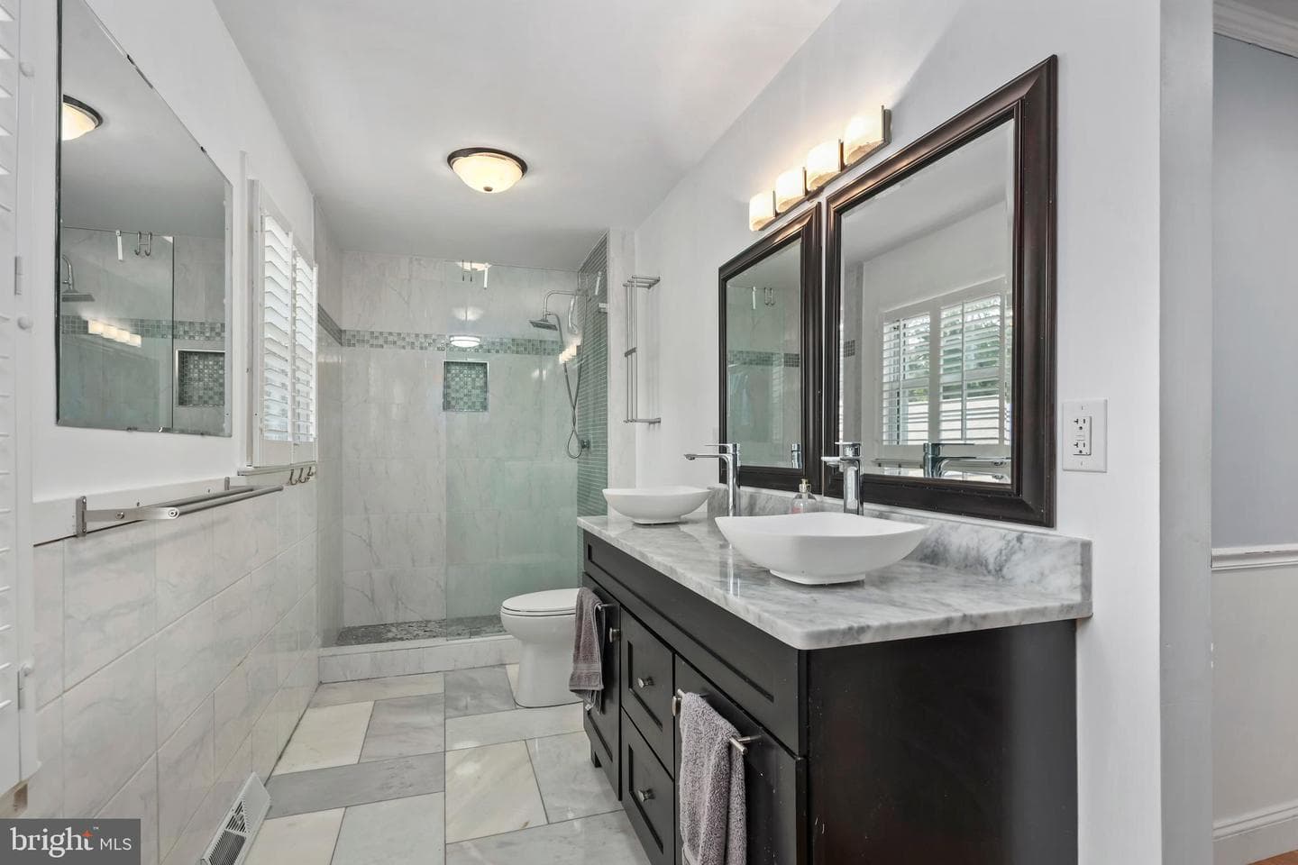 8909 Weir Street photo 20