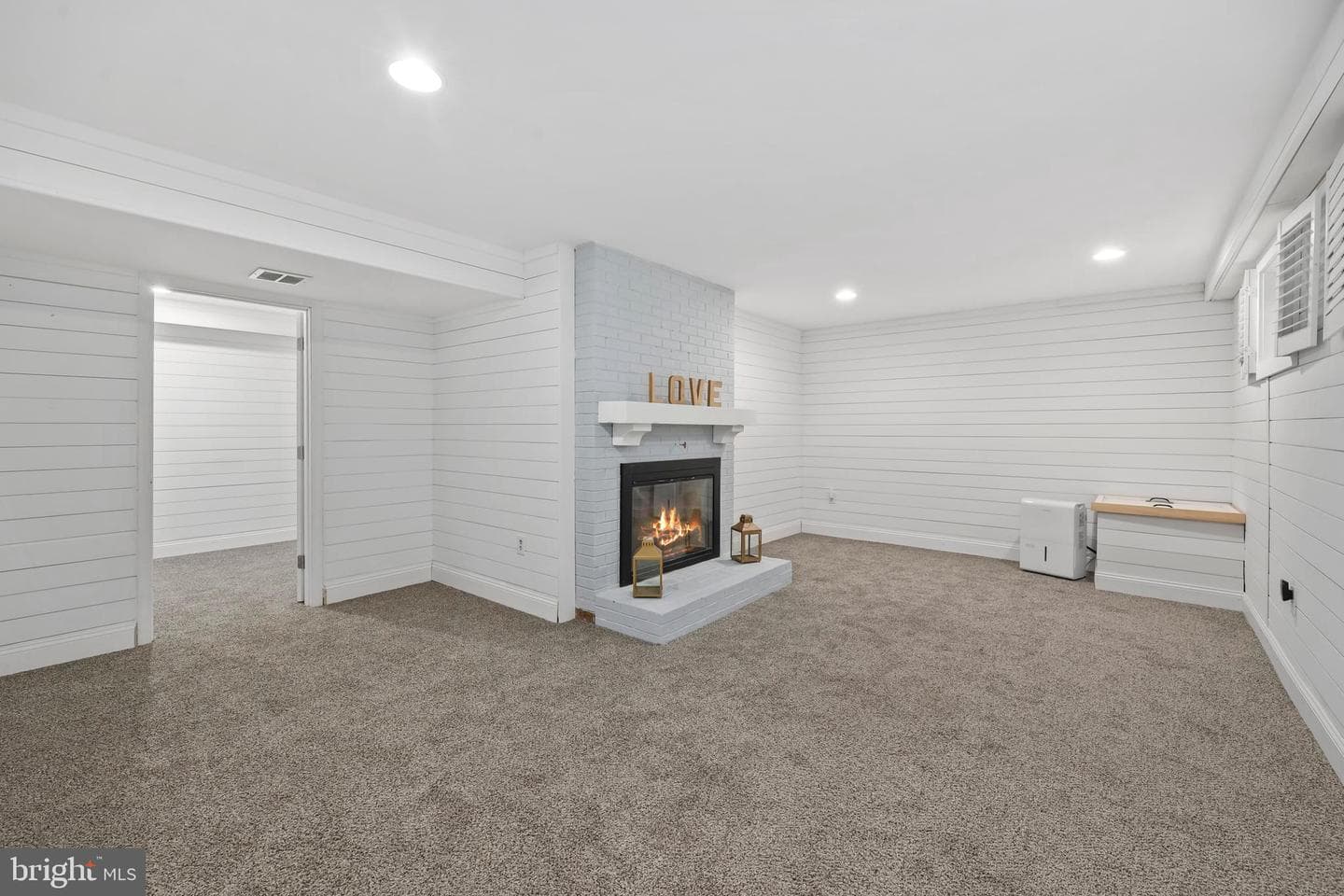 8909 Weir Street photo 21