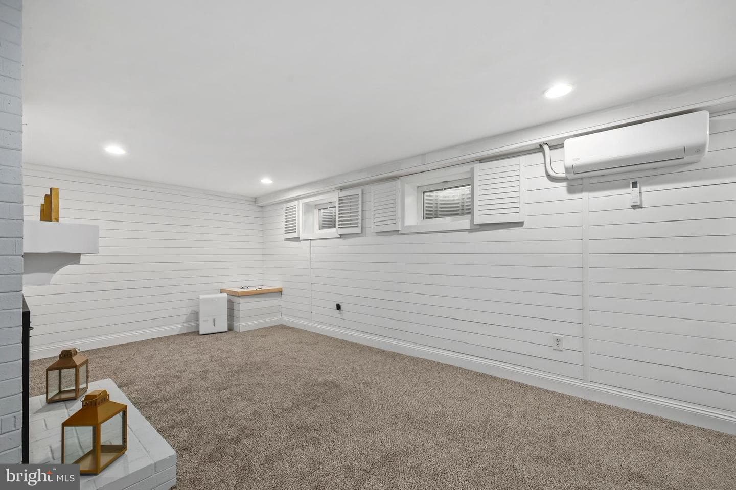 8909 Weir Street photo 22