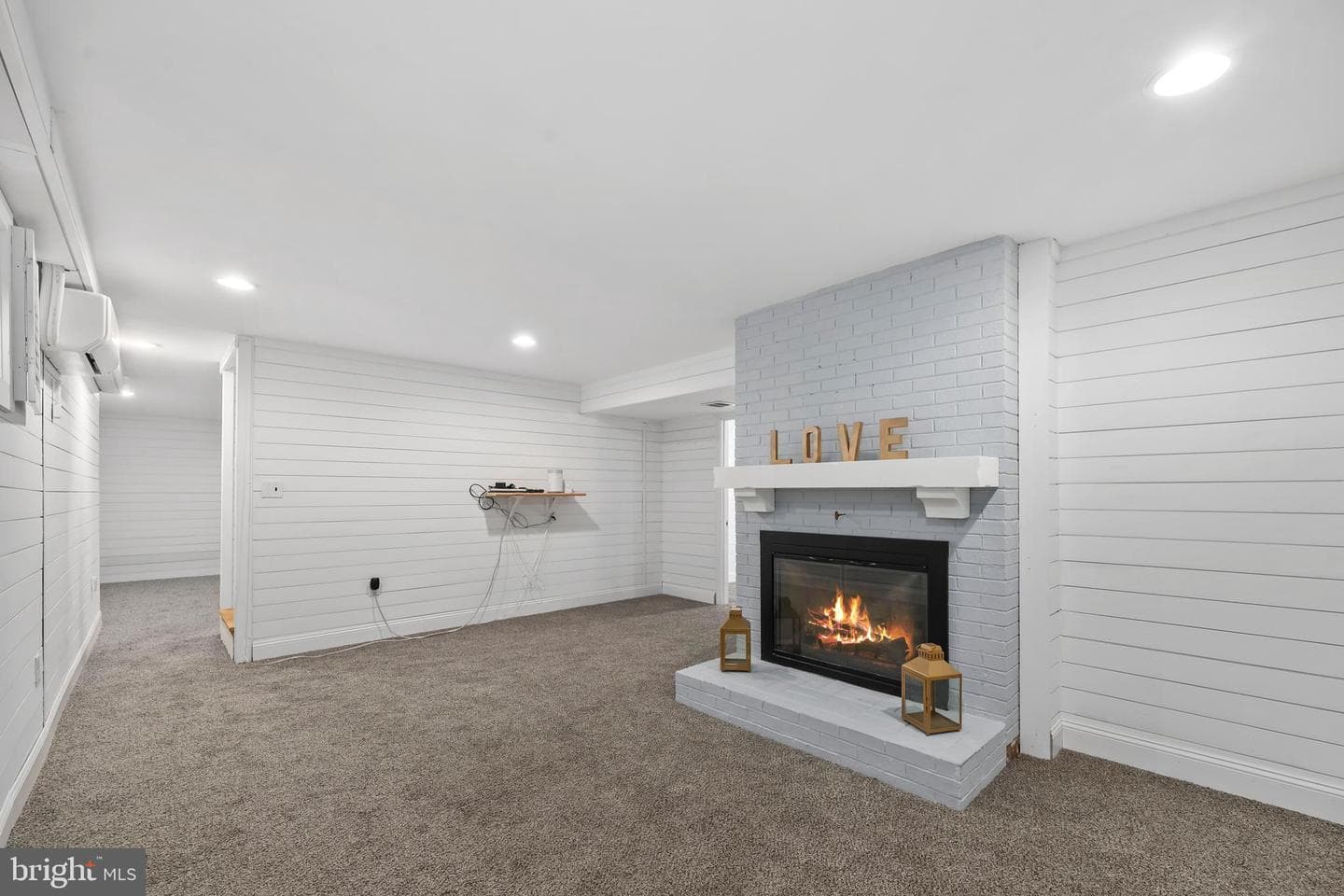 8909 Weir Street photo 23