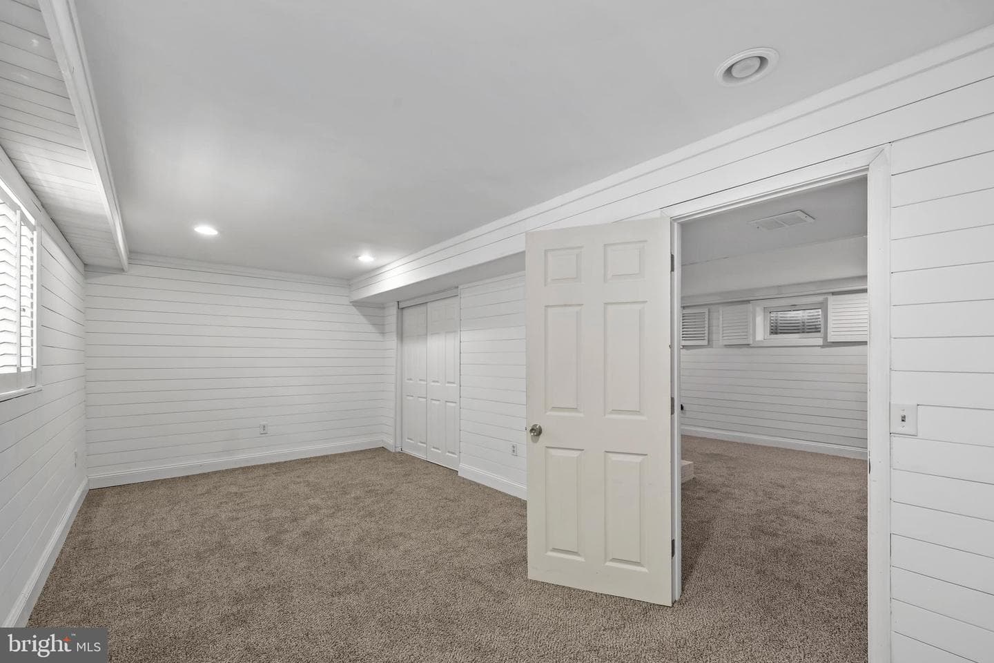8909 Weir Street photo 24