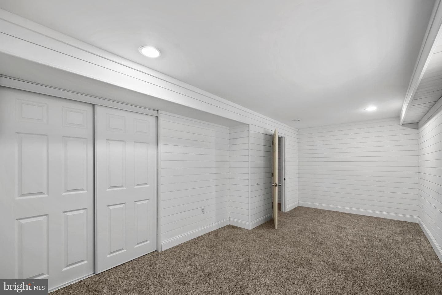 8909 Weir Street photo 25