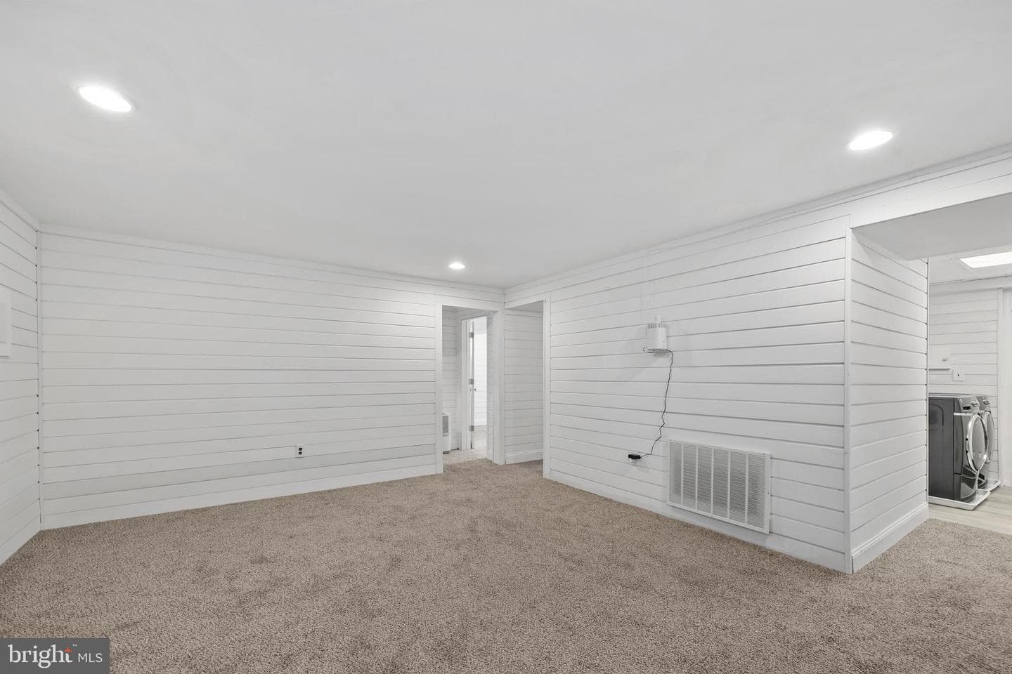 8909 Weir Street photo 26